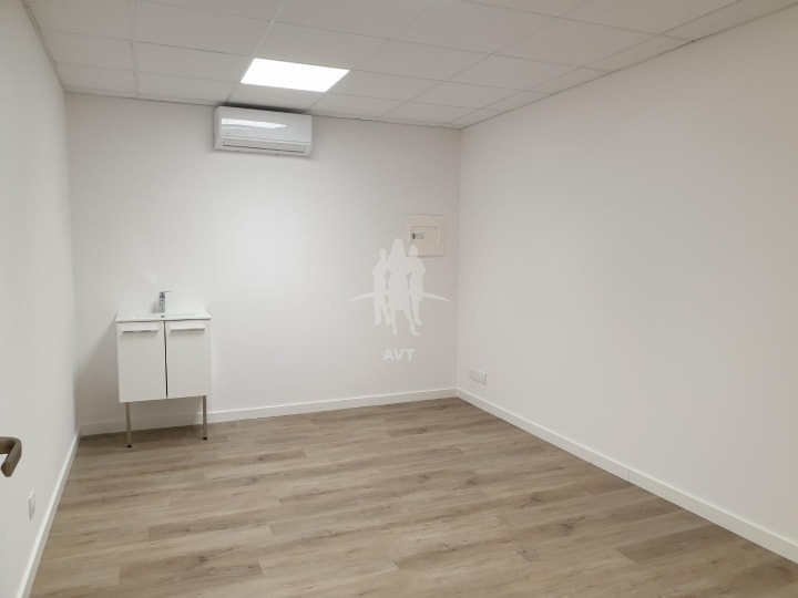 Location Locaux d'activité - 1 pièce(s) - 15m2 - Mezzavia (20167)
