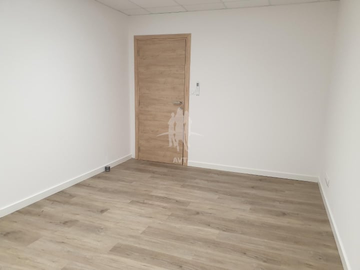 Location Locaux d'activité - 1 pièce(s) - 15m2 - Mezzavia (20167)