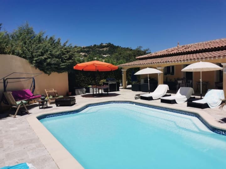 Vente Maison - 6 pièce(s) - 215m2 - Les Adrets De L'esterel (83600)