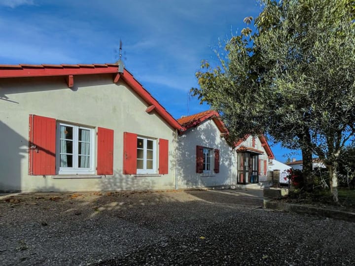 Vente Maison - 3 pièce(s) - 59.4m2 - Pons (17800)