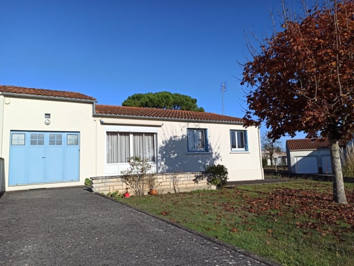 Vente Maison - 4 pièce(s) - 73.4m2 - Pons (17800)