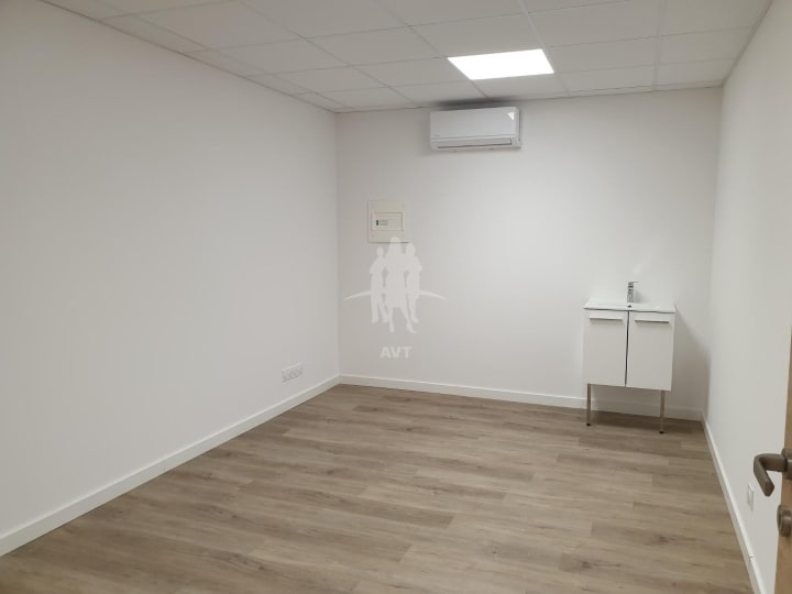 Location Locaux d'activité - 1 pièce(s) - 15m2 - Mezzavia (20167)