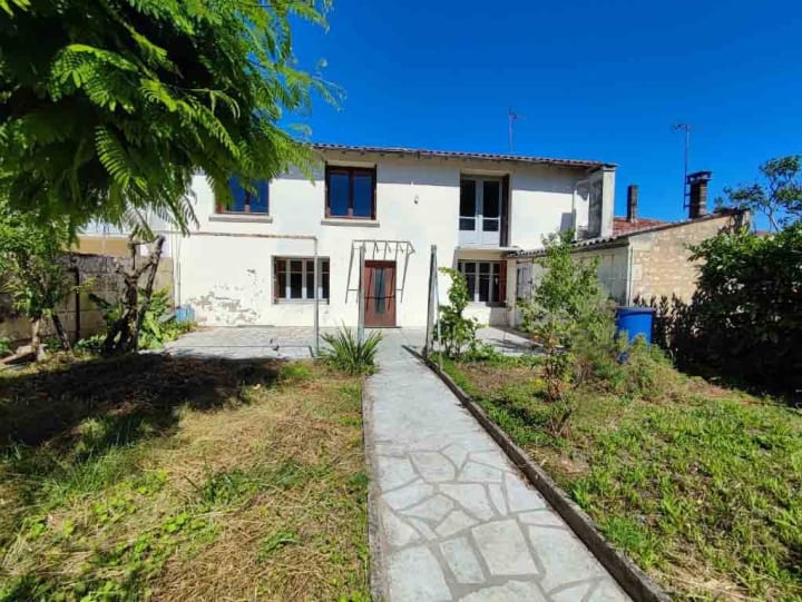 Vente Maison - 8 pièce(s) - 195m2 - Pons (17800)