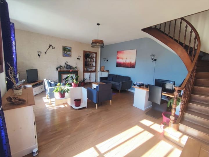 Vente Maison - 7 pièce(s) - 171.3m2 - Pons (17800)