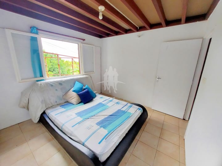 Vente Maison - 7 pièce(s) - 90m2 - La Riviere (97421)
