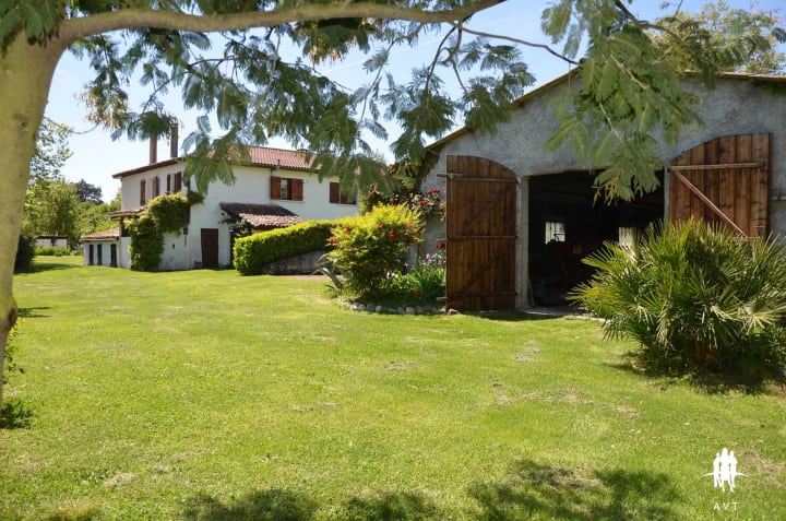 Vente Maison de campagne - 10 pièce(s) - 328m2 - Carbonne (31390)