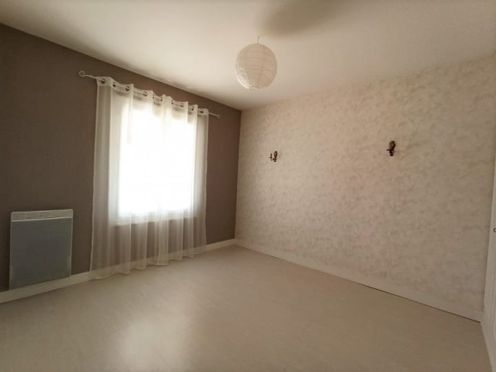 Vente Maison - 5 pièce(s) - 92.7m2 - Pons (17800)