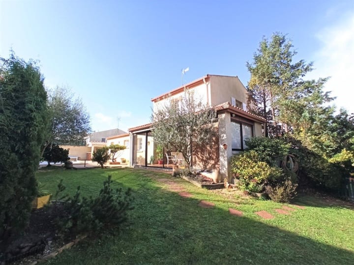 Vente Maison - 6 pièce(s) - 188m2 - Pons (17800)
