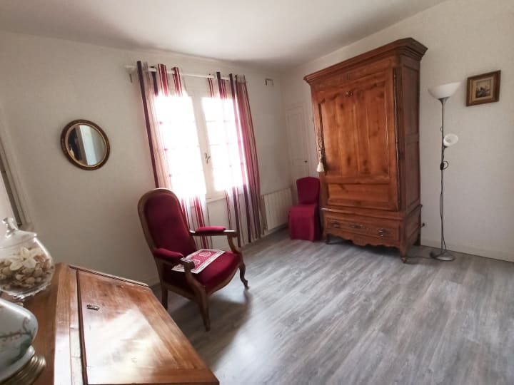 Vente Maison - 6 pièce(s) - 188m2 - Pons (17800)