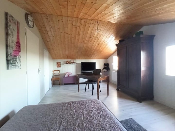 Vente Maison - 7 pièce(s) - 156m2 - Pons (17800)